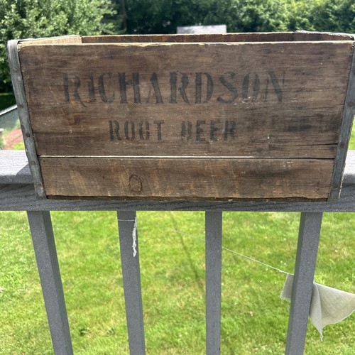 Richardsons root beer wooden - root,